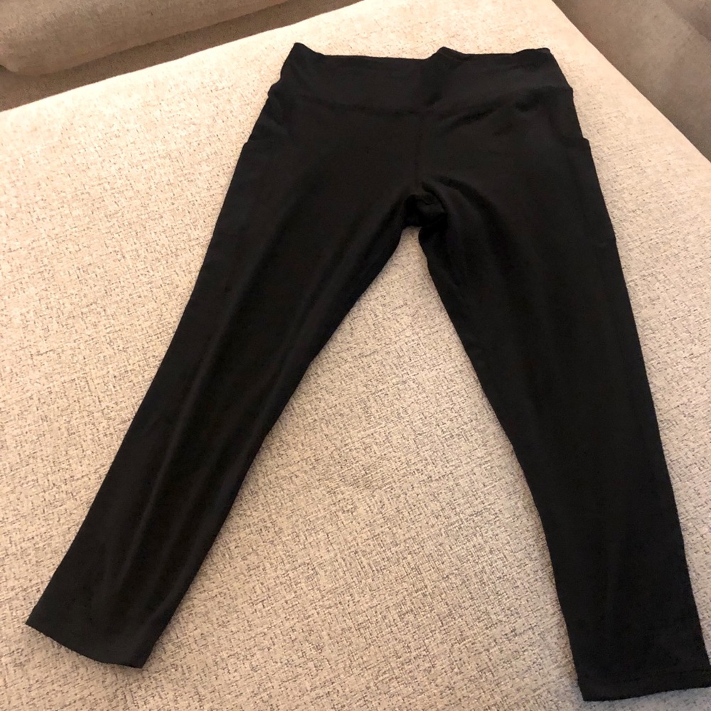 Black yoga pant/legging with side pockets